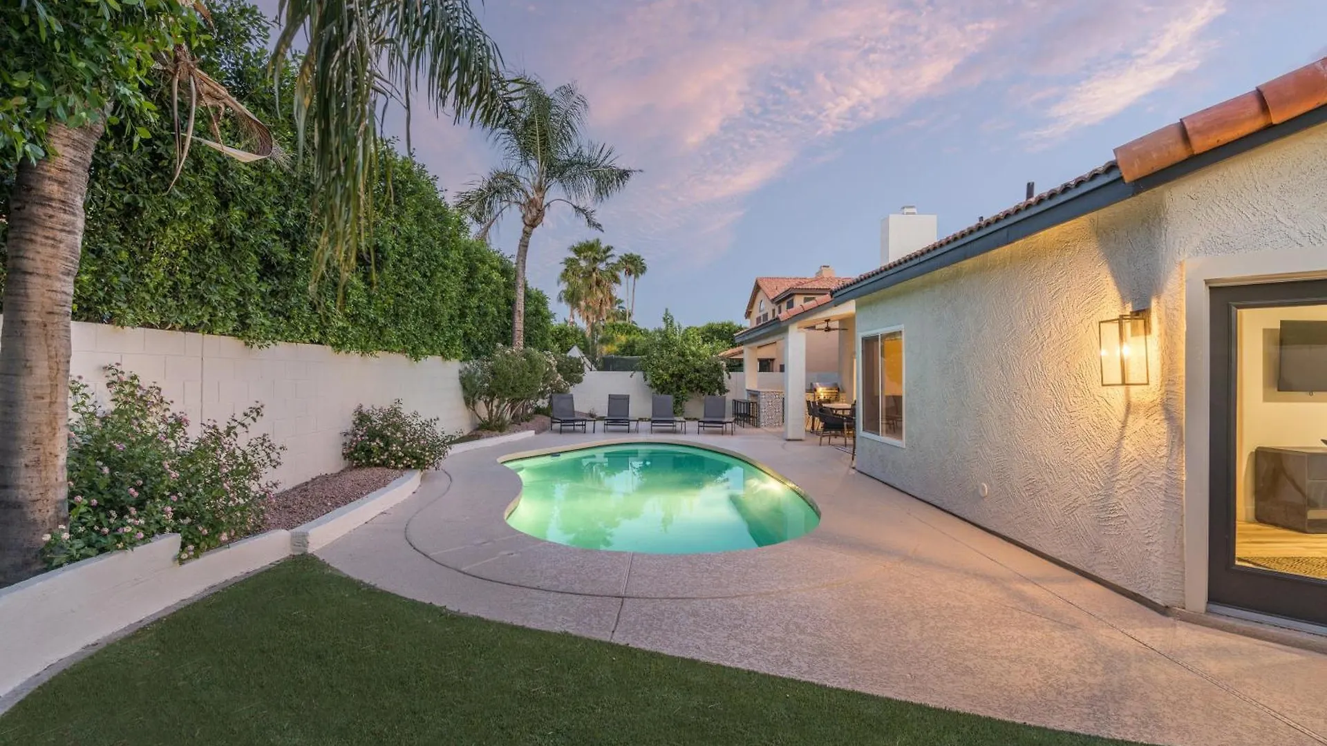 Black Palm Sparkling Pool Pool Table Close To Kierland Entertainment Newly Designed Beauty Phoenix Tatil Evi
