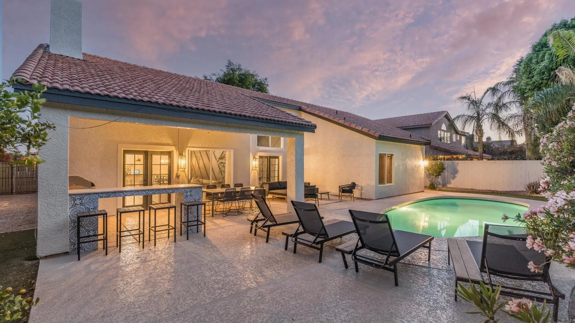 Black Palm Sparkling Pool Pool Table Close To Kierland Entertainment Newly Designed Beauty Phoenix 0*,